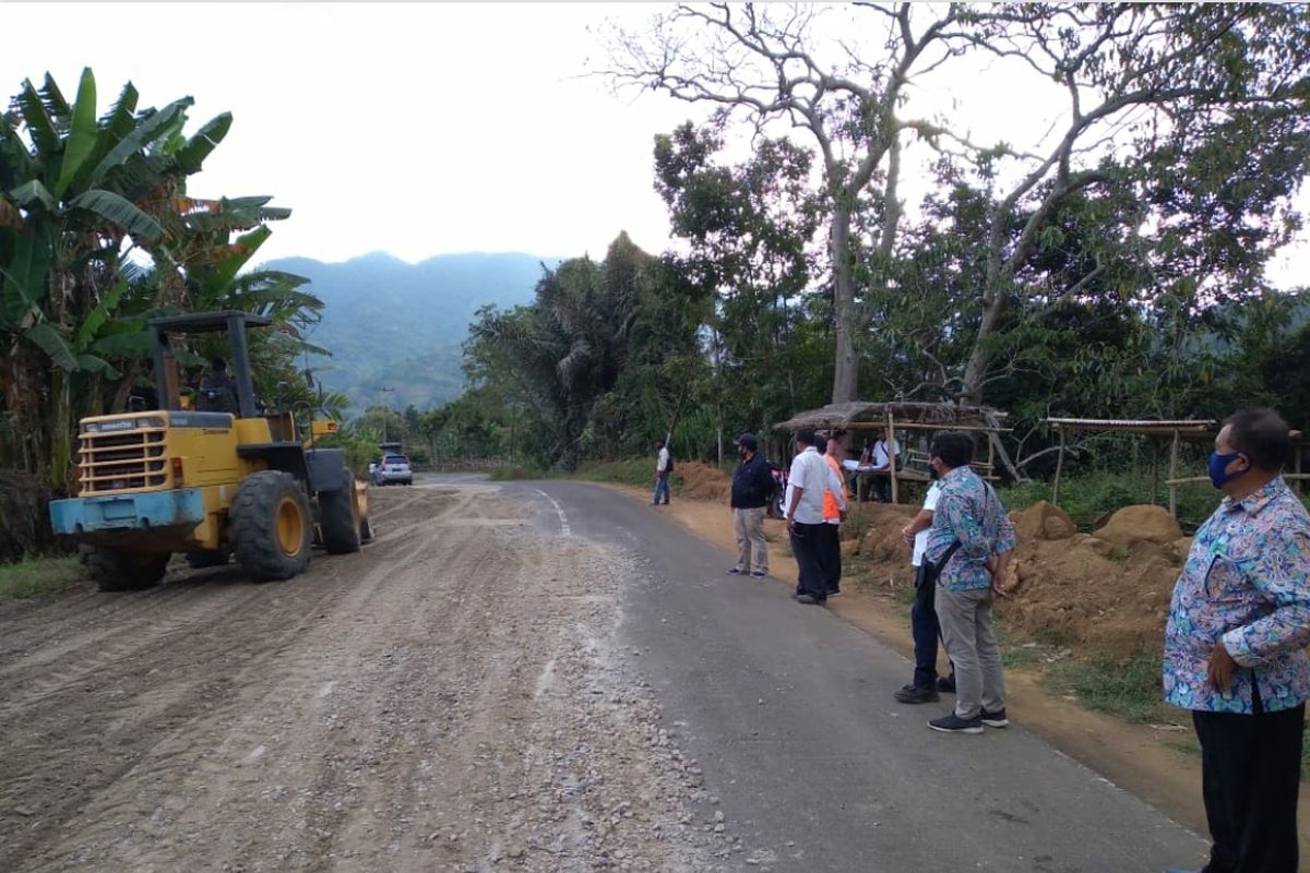 Balai Pelaksanaan Jalan Nasional (BPJN) NTT menangani pengerjaan jalan nasional Ende-Detusoko-Wologai, khususnya lima segmen terbuka di beberapa titik. Pengerjaan dilakukan dengan cepat dan mendapat apresasi warga.