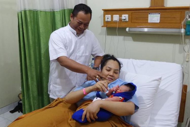 Pasangan Erwin Hidayatullah Al Jakartaty dan Rinny Marthavinna menamai putra pertama mereka dengan nama Djoeang Aniessandi Hidayatullah Syatirih Al Jakartaty. Bayi Aniessandi lahir pada Jumat (24/2/2017) malam dan masih dirawat di RS Prikasih, Pondok Labu, Jakarta Selatan, Sabtu (25/2/2017).