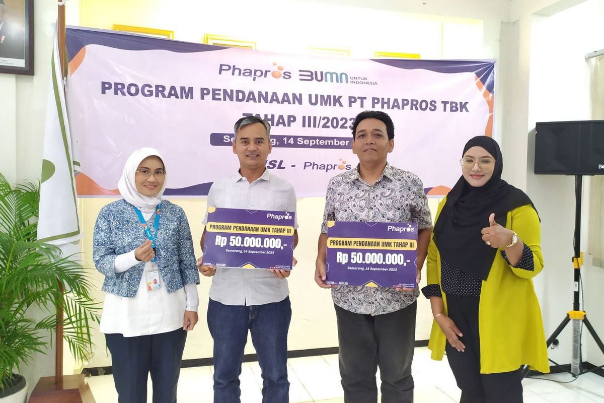 PT Phapros Tbk menyalurkan dana kemitraan senilai Rp 2,5 miliar untuk 67 usaha mikro, kecil, dan menengah (UMKM) hingga pencairan tahap tiga sebagai komitmen dalam pelaksanaan program Tanggung Jawab Sosial dan Lingkungan, Jumat (14/9/2023).