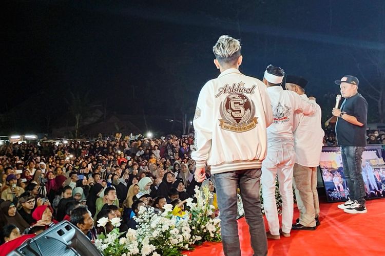 Dedi Mulyadi menggelar Wayang Jawa Sunda dalam acara Safari Cinta bertajuk Menyambut Pemimpin Istimewa Prabowo Subianto Pemersatu Bangsa, di Cirebon, Jawa Barat, Jumat (23/9/2023).