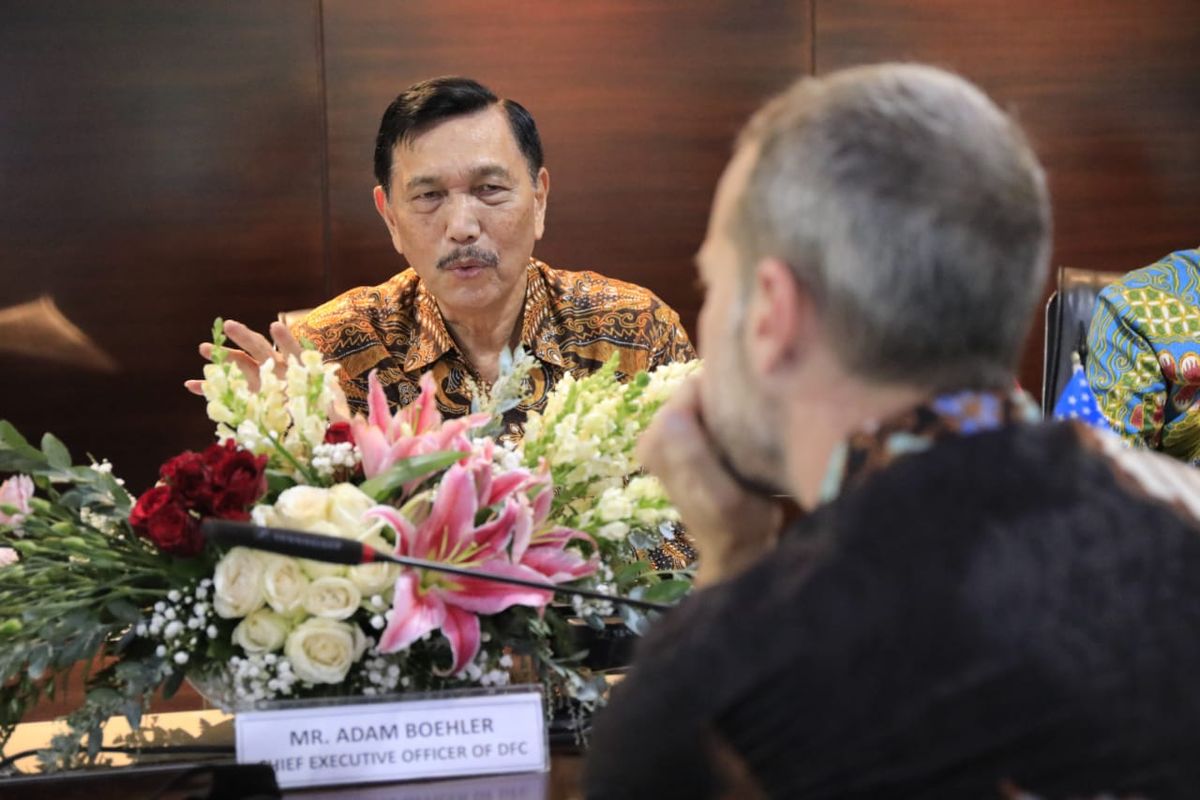 Menko Bidang Kemaritiman dan Investasi Luhut Binsar Pandjaitan menerima kunjungan Chief Executive Officer (CEO) United States International Development Finance Corporation (IDFC) Adam Boehler, di Jakarta, Jumat (23/10/2020).