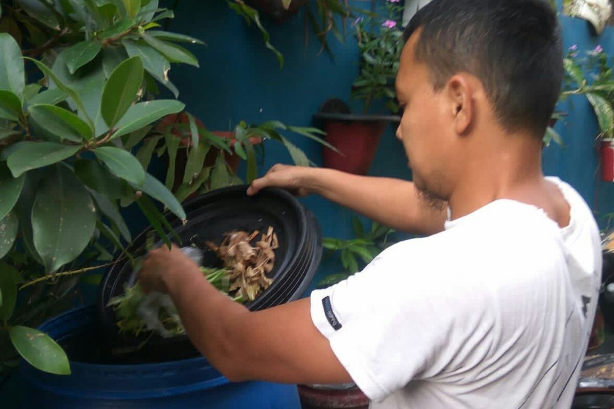 Warga Sunter Agung Olah Sampah Organik Jadi Pupuk Cair dan Padat.