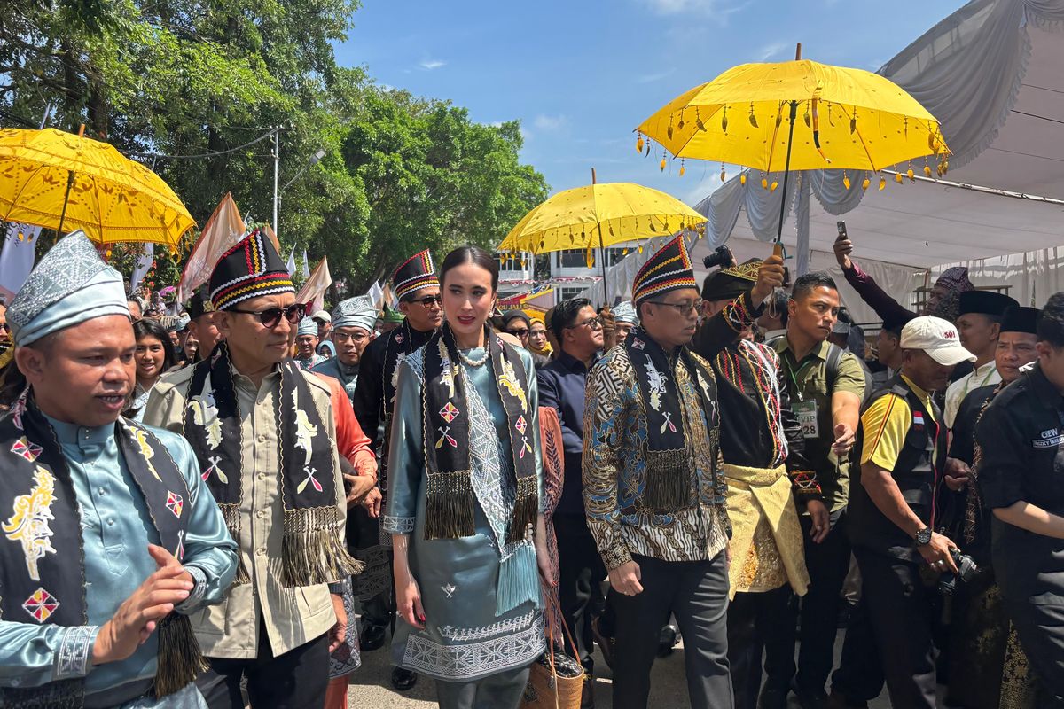 Menteri Pariwisata Widiyanti Putri Wardhana, Menteri Budaya Fadli Zon, hingga Kepala Komunikasi Presiden/PCO Hasan Nasbi menghadiri acara Festival Pacu Jalur 2025 di Kabupaten Kuantan Singingi (Kuansing), Riau, Rabu (20/8/2025).