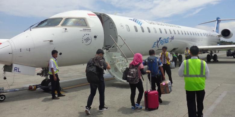 Pesawat Garuda Indonesia di Bandar Udara Internasional Kalimarau, Tanjung Redeb, Berau, Kalimantan Timur, Jumat (13/2/2015).