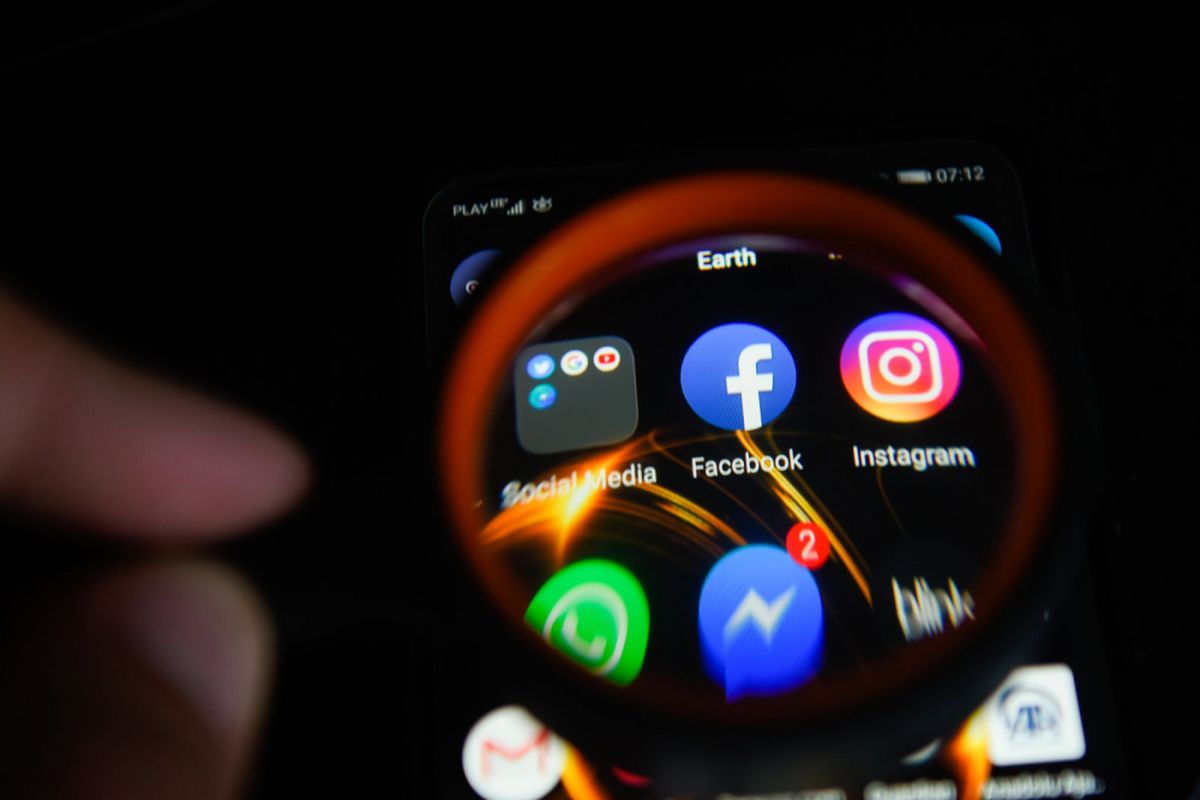 KRAKOW, POLAND - 2018/09/07: Facebook and Instagram logos are seen trough a magnifying glass on an android mobile phone. (Photo by Omar Marques/SOPA Images/LightRocket via Getty Images)