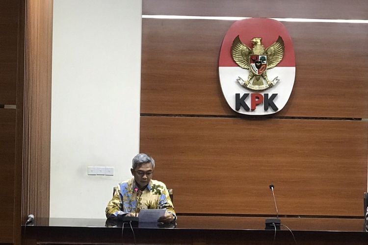 Direktur Penyelidikan KPK Setyo Budiyanto dalam konferensi pers penahanan dugaan korupsi terkait proyek multiyears peningkatan jalan lingkar pulau bengkalis TA 2013 – 2015 pada Selasa (19/10/2021).