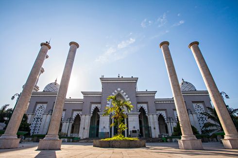 6 Fakta Masjid Raya Makassar, Punya Al Quran Raksasa   