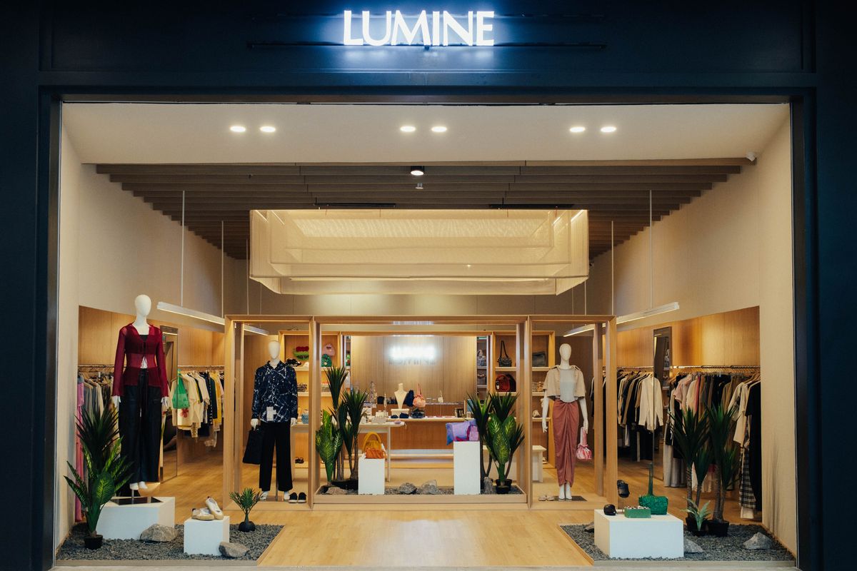 Lumine Pop Up Store Ashta menyajikan perpaduan fesyen Jepang dan Indonesia.