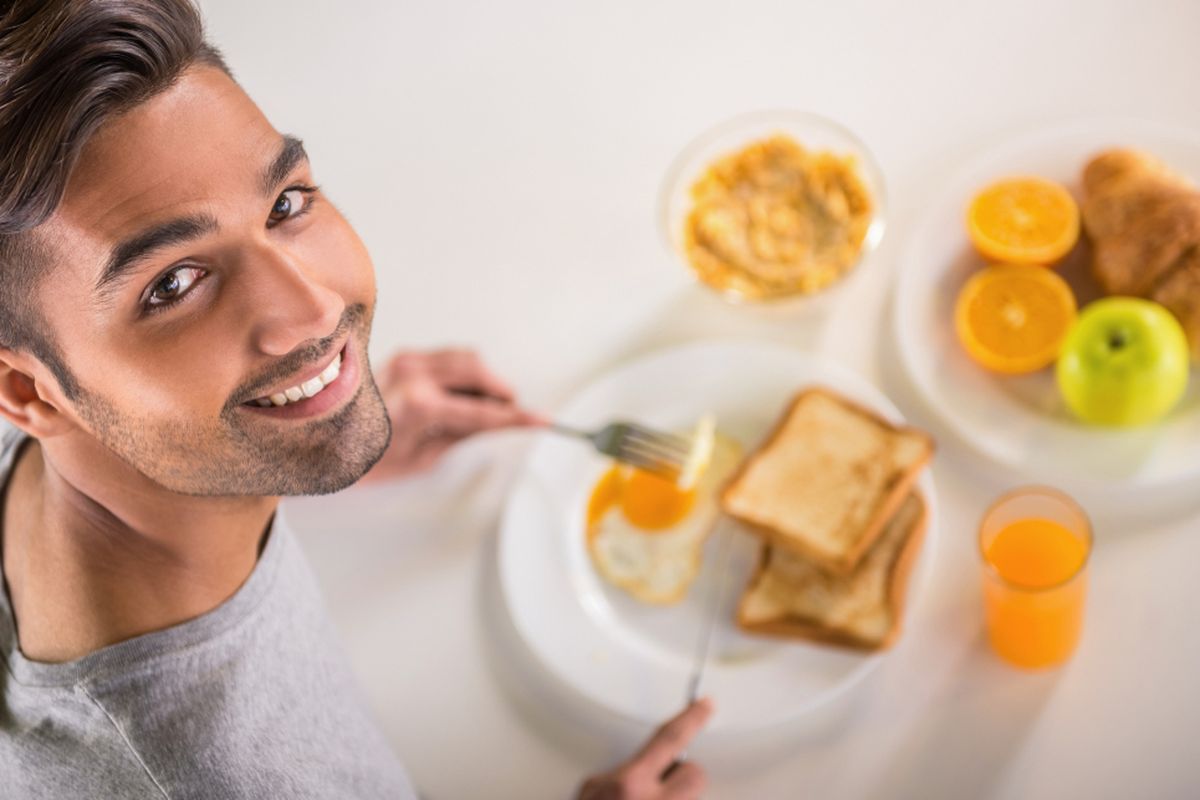 Sarapan adalah kunci kesehatan untuk mengawali hari. Ada sejumlah manfaat sarapan yang sayang dilewatkan.