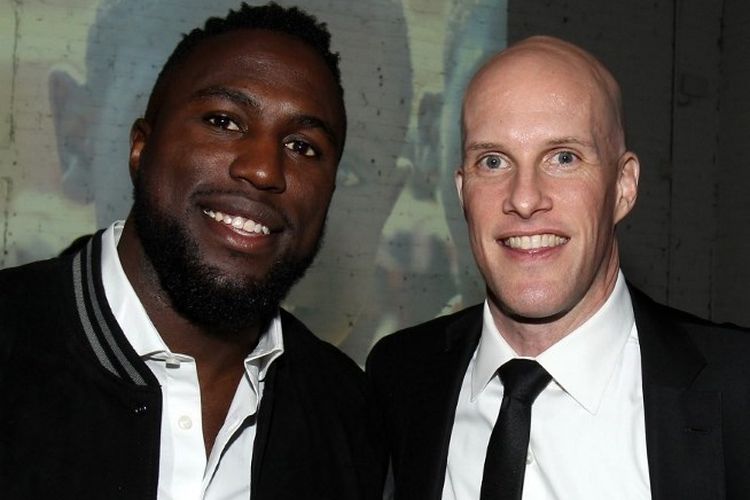 Jurnalis Amerika Serikat, Grant Wahl (kanan), bersama pesepak bola, Jozy Altidore. Terkini, Grant Wahl meninggal dunia setelah kolaps saat meliput pertandingan perempat final Piala Dunia 2022 yang mempertemukan Belanda vs Argentina di Lusail Stadium, Sabtu (10/12/2022) dini hari WIB.