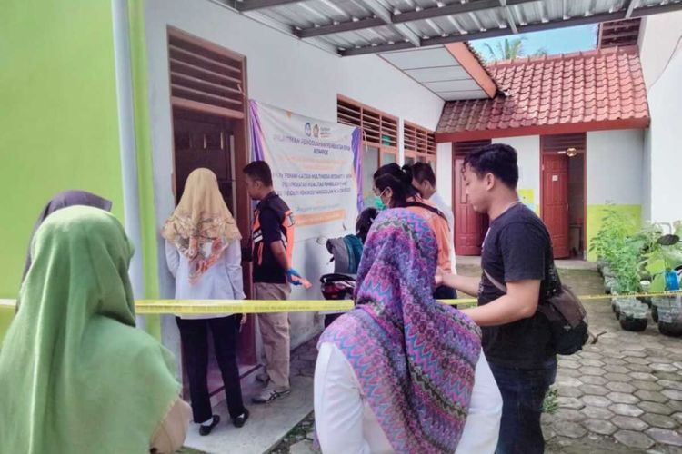 Pencuri beraksi di SD Negeri Kemukus, Padukuhan Kemukus, Kalurahan Tanjungharjo, Kapanewon Nanggulan, Kulon Progo, Daerah Istimewa Yogyakarta. Pencuri membawa lari laptop, HP, dompet dan uang dari ruang guru sekolah.