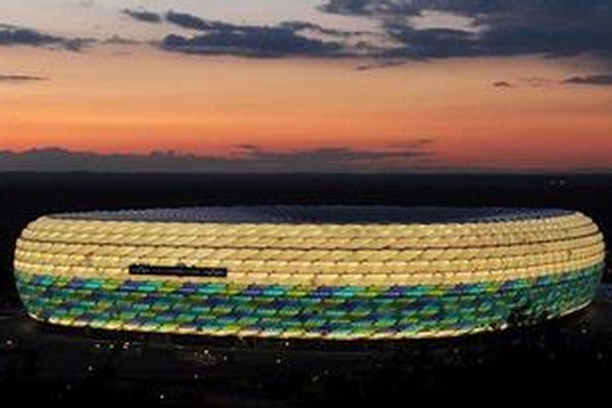 Stadion Allianz Arena di kota Muenchen yang akan menjadi tempat digelarnya partai final Liga Champions antara Bayern Muenchen dan Chelsea, Sabtu (19/5/2012)