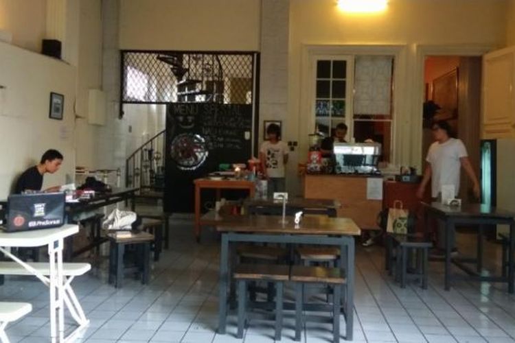 Kedai Bang Ali, cafe di bagasi mobil rumah Ali Sadikin