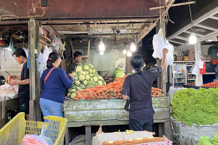 MBG Kembali Jalan, Harga Ayam Sampai Cabai di Pasar Surabaya Naik