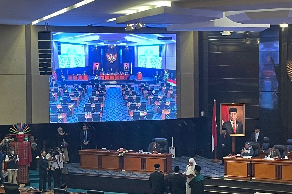 Suasana saat pengangkatan Husen dan Wawan Suhawan pengganti anggota antar-waktu (PAW) anggota DPRD DKI Jakarta, di Gedung DPRD DKI Jakarta, Selasa (2/8/2022).