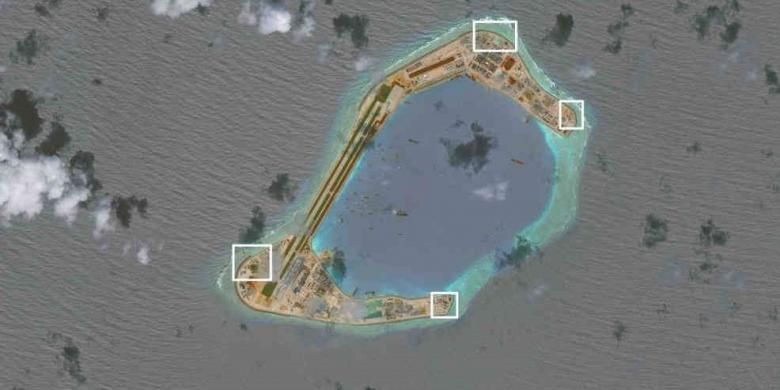 Foto satelit 17 November 2016menunjukkan, China membangun sistem pertahanan anti-rudal dan anti-pesawat terbang di pulau-pulau buatan di Laut China Selatan.