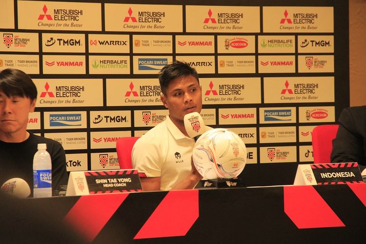 Bek timnas Indonesia Fachruddin Aryanto berbicara dalam sesi konferensi pers seusai leg pertama semifinal Piala AFF 2022 di Stadion Utama Gelora Bung Karno (SUGBK) Senayan, Jakarta, pada Jumat (6/1/2023) sore WIB.
