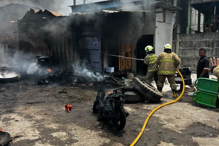Gudang Sparepart di Cilincing Jakut Terbakar, Diduga akibat Kebocoran Tangki Motor