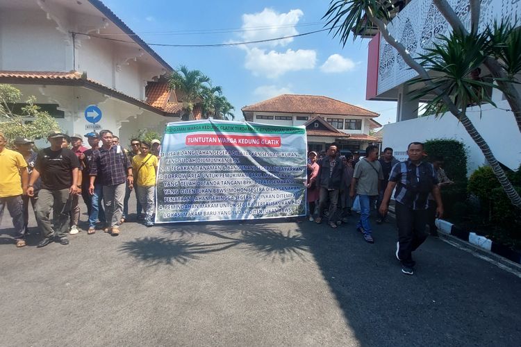 Warga Dusun Kedungglatik Desa Candirejo mengadukan nasibnya ke DPRD Kabupaten Semarang