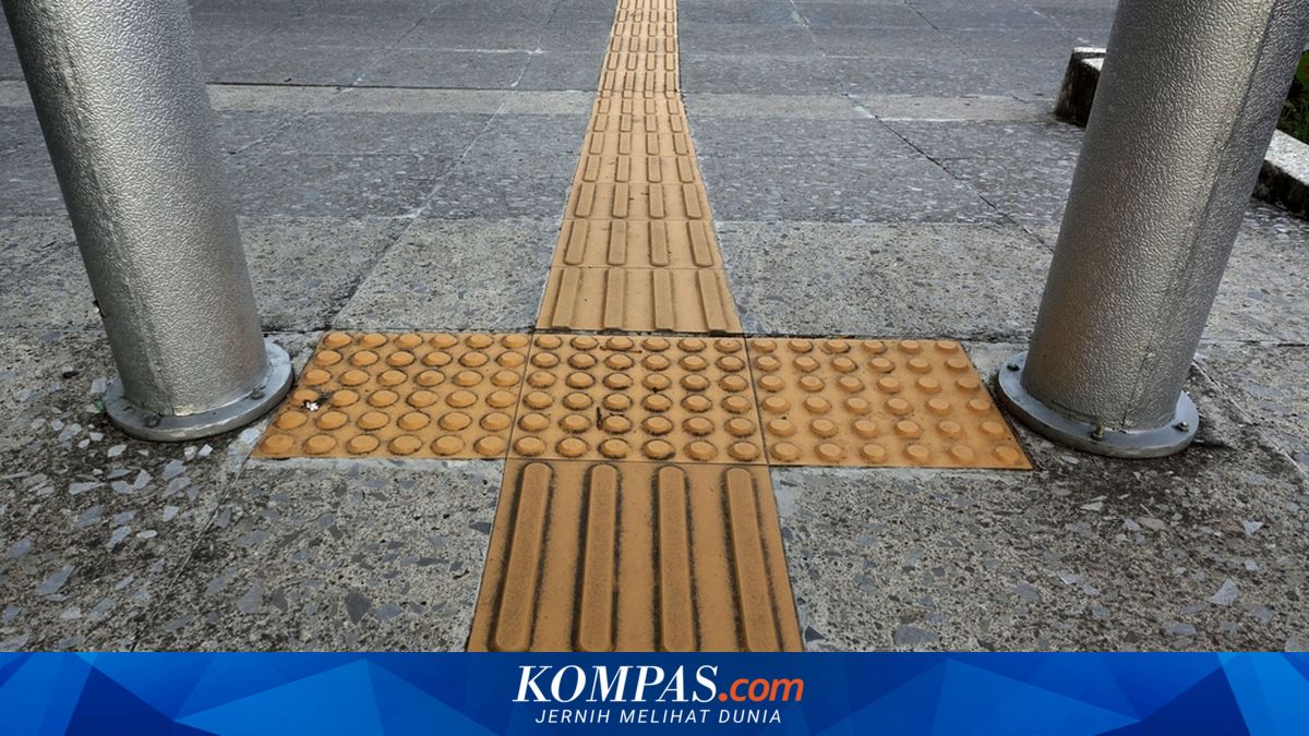 Tunanetra Keluhkan Kondisi Trotoar Surabaya, Pemkot Janji Perbaiki
