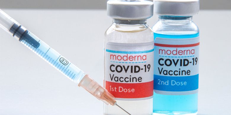 Ilustrasi vaksin booster Moderna. Moderna laporkan perlindungan vaksin Covid-19 yang dikembangkannya terus berkurang seiring waktu. Perusahaan mendukung pemberian dosis booster atau dosis ketiga untuk vaksin mRNA ini.