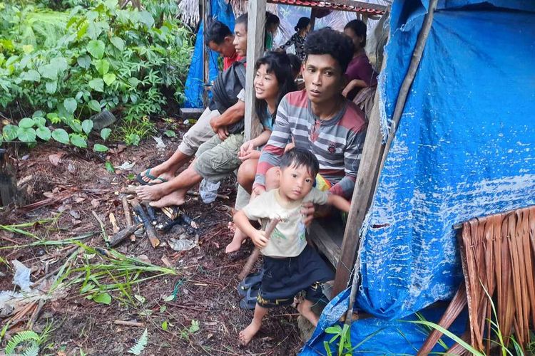 Ratusan warga terpaksa mengungsi ke perbukitan akibat gempa M 6,1 di Mentawai, Senin (29/8/2022)