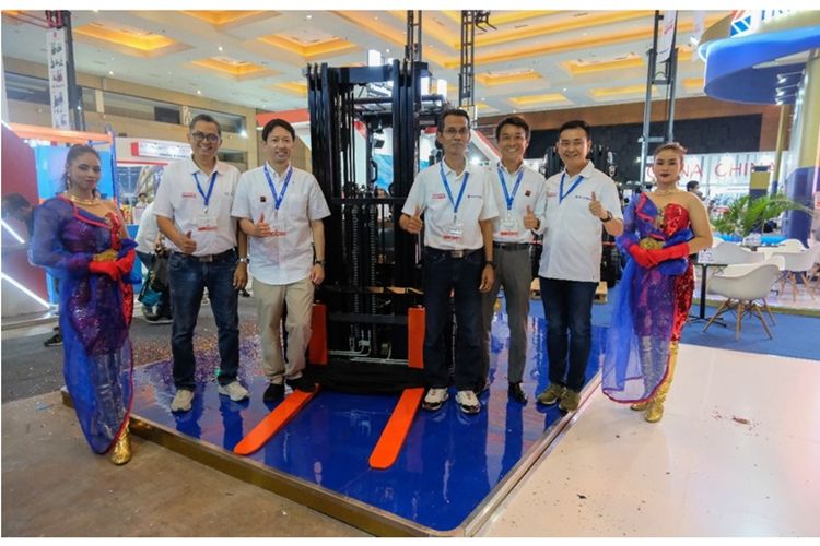 Traktor Nusantara (Traknus) meluncurkan Toyota Forklift 60-8FBN Series di Forklift Exhibition 2024.