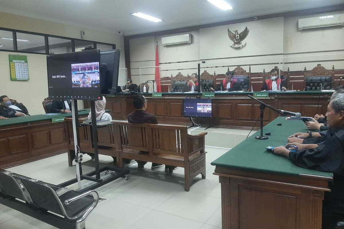 Sidang lanjutan perkara TPPU mantan bupati Probolinggo Puput Tantriana Sari dan Hasan Aminudin suaminya di Pengadilan Tipikor Surabaya, Kamis (20/6/2024).