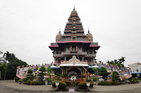 Gereja Katolik dengan Bangunan Mirip Kuil Hindu di Medan