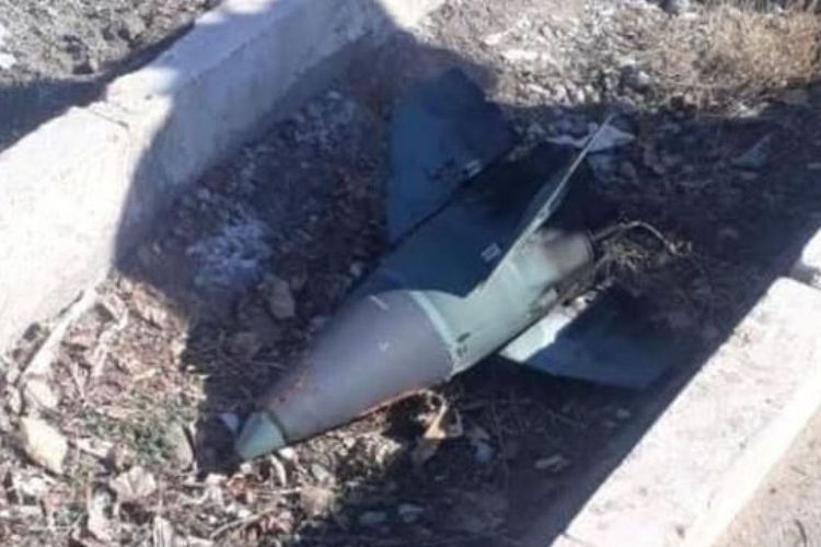 Inilah benda lancip berwarna biru yang diduga merupakan kepala rudal yang menghantam pesawat Ukraina Boeing 737. Pesawat Ukraine International Airlines jatuh setelah lepas landas dari Teheran, Iran, pada Rabu (8/1/2020). Beberapa jam setelah Iran membombardir pangkalan pasukan AS di Irak.