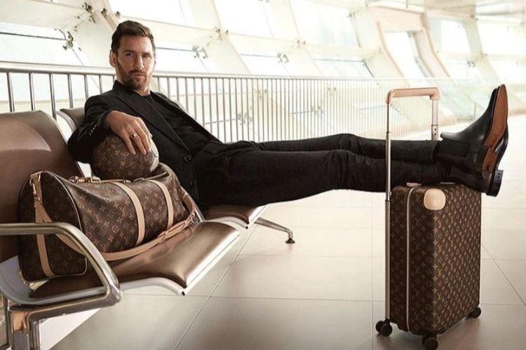 Dalam kampanye bertajuk Horizons Never End, Lionel Messi tampil elegan dalam iklan terbaru Louis Vuitton.