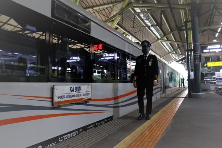 KA Bima jurusan Gambir-Malang, keberangkatan Stasiun Gambir, Jakarta Pusat.