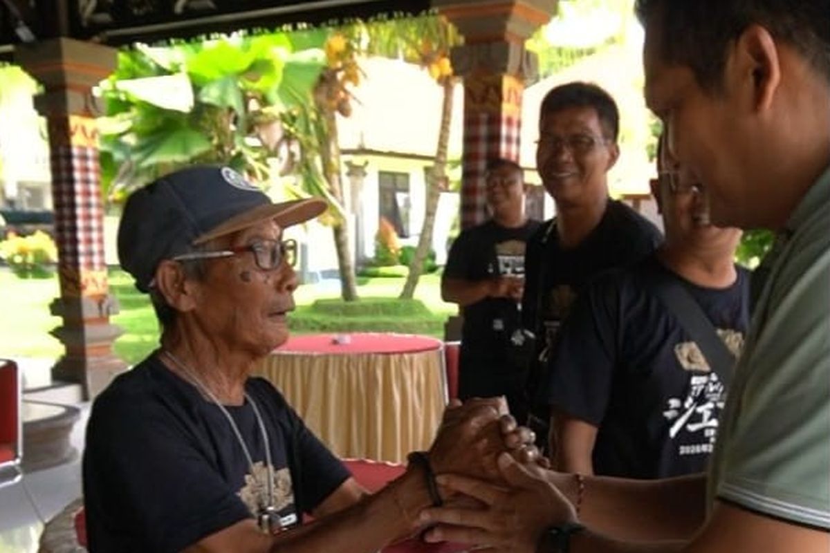 Bupati Jembrana I Made Kembang Hartawan melepas keberangkatan grup Suar Agung untuk menjalankan misi budaya ke Jepang, Minggu (15/2/2026).