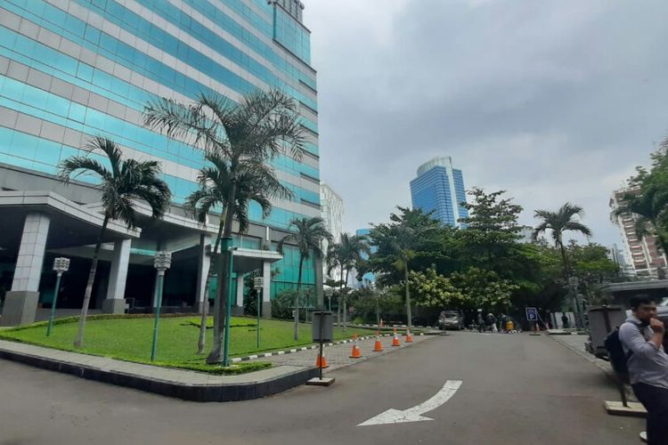 Gedung Cyber 1 yang sebelumnya dilanda kebakaran pada Kamis (2/12/2021) siang, kini sudah beroperasi normal.    Gedung penyimpanan data itu berlokasi di kawasan Kuningan Barat, Mampang Prapatan, Jakarta Selatan