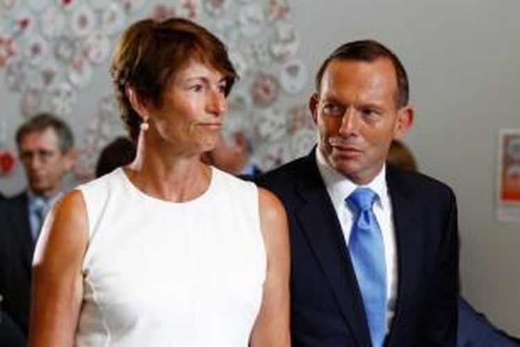 Margie Abbott yang biasanya menjauh dari sorotan media menghadiri peresmian rumah sakit di Sydney dengan sang suami, Perdana Menteri Tony Abbott.