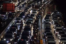 Jakarta Slowly Creeps Back towards Choking Traffic as it Enters New Normal