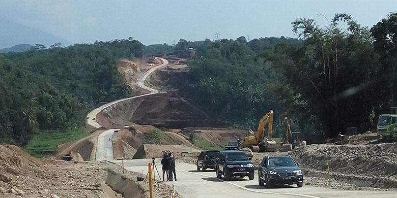 Ruas tol Bawen Salatiga, turunan curam menjadi menu utama pemudik nanti.