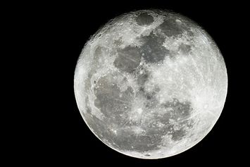 Ahli Perkirakan 33.000 Meteoroid Menabrak Bulan Setiap Tahun