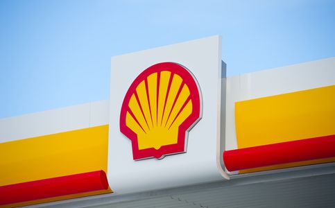 Shell to Axe 9,000 Jobs by 2022 as Global Oil Demand Plunge