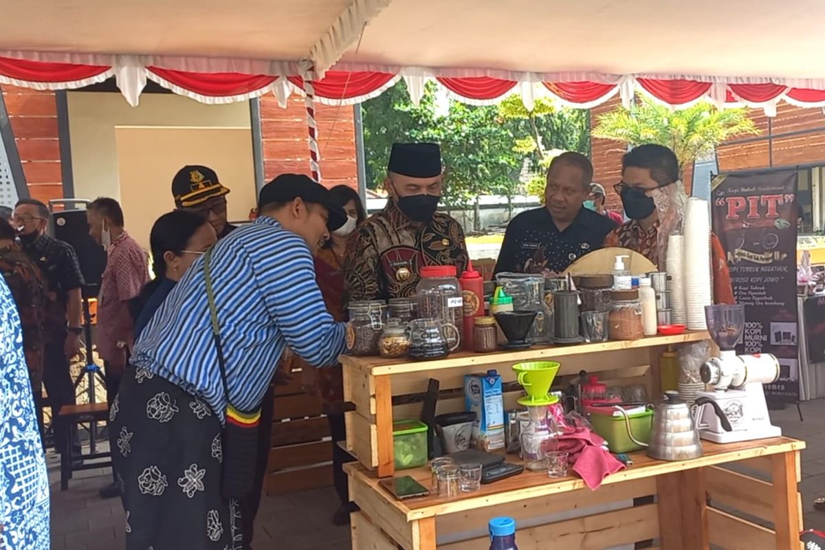 Pelaku Usaha Mikro Kecil Menengah (UMKM) di Purworejo, Jawa Tengah.