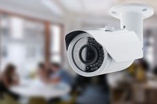 Viral di Medsos, Rekaman CCTV Maling Perempuan Beraksi di Warnet, Curi Kunci, Helm, dan Motor