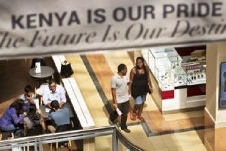 Pusat perbelanjaan 'Westgate' di Nairobi, Kenya dibuka lagi dua tahun setelah serangan teror, pada Juli lalu.  Kenya menangkap dua tersangka yang dituduh merencanakan serangan teror di Nairobi. 