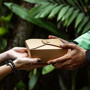 Ilustrasi layanan pesan antar makanan.