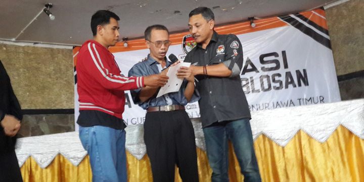 Komisioner KPU Kota Malang Ashari Husen saat sosialisasi kepada pemilih difabel, Senin (25/6/2018).