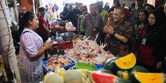 Awal Ramadhan, Gubernur Jateng Sidak Pasar Projo dan Intervensi Harga Pangan