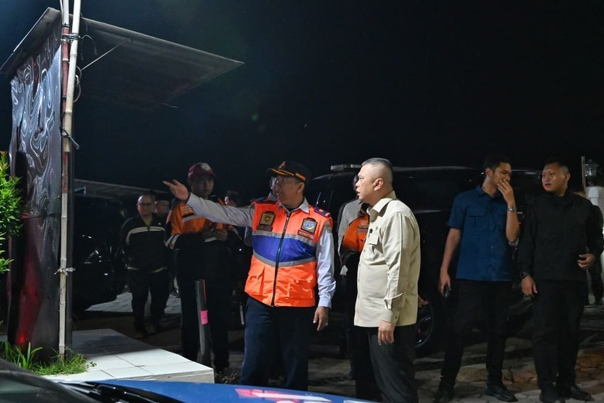 Menteri Perhubungan Dudy Purwagandhi meninjau kesiapan jalur mudik Lebaran di Jalur Pantura, Jawa Barat, Minggu (15/3/2026), 