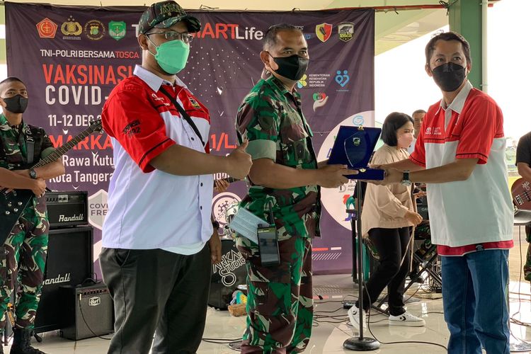 Toyota Sienta Community (Tosca) menggelar vaksinasi Covid-19 bersama TNI dan Polri