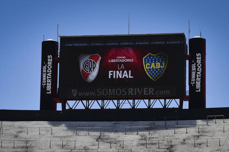 Final Copa Libertadores leg kedua antara River Plate vs Boca Juniors yang seharusnya digelar di Stadion El Monumental, Buenos Aires pada 24 November terpaksa dipindah ke Stadion Santiago Bernabeu, Madrid pada 9 Desember.