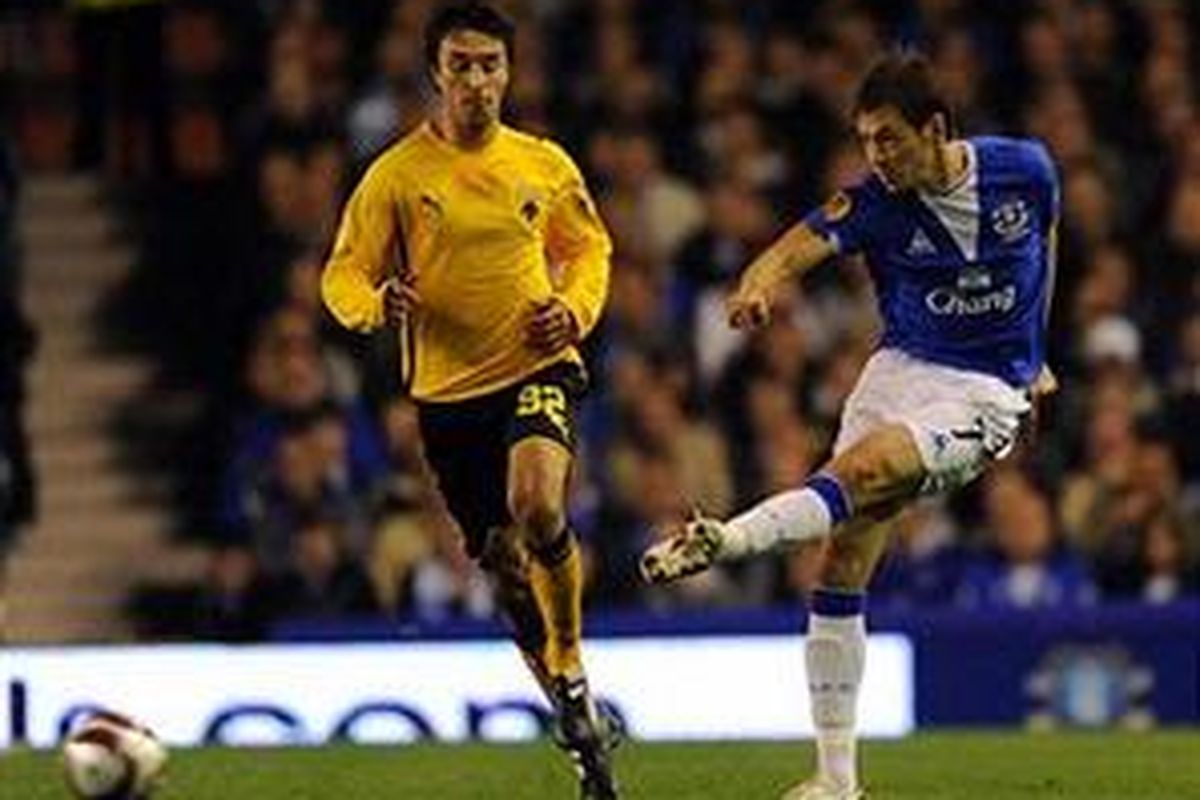 Gelandang Everton, Diniyar Bilyaletdinov.