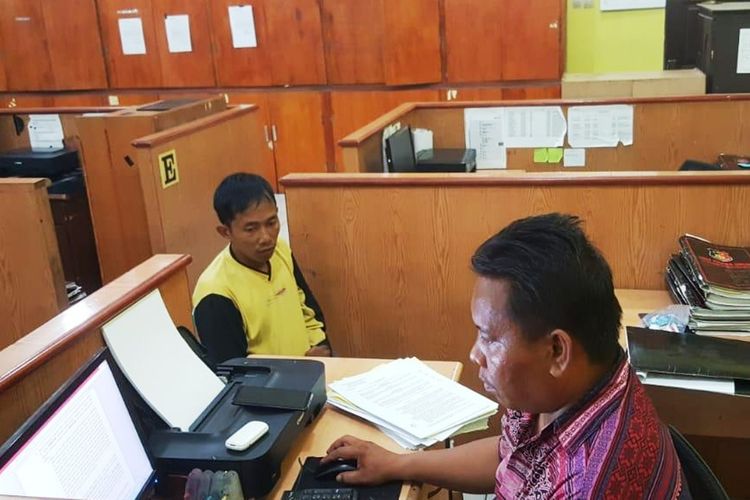 Abdul Hadi alias Dedek saat menjalani pemeriksaan di Satuan Reskrim Polrestabes Medan, Senin (15/4/2019)